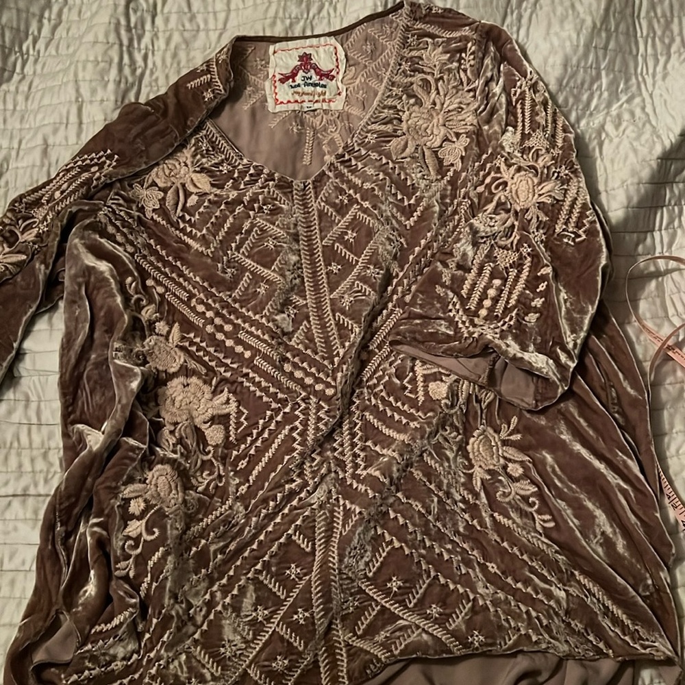 Johnny Was JW Los Angeles 1X Kayla Velvet Embroidered Rose Top Defect